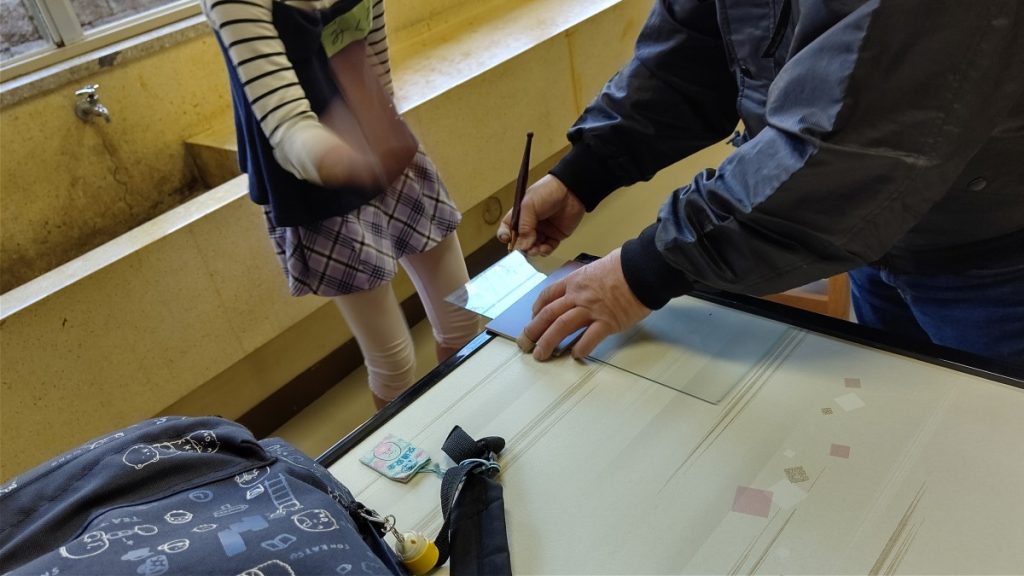 手元に注意！の説明中